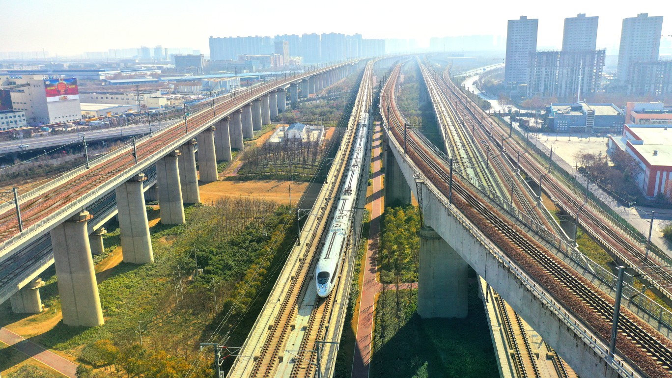 2月3日至8日期间,国铁集团郑州局发挥河南米字形高铁枢纽作用,分