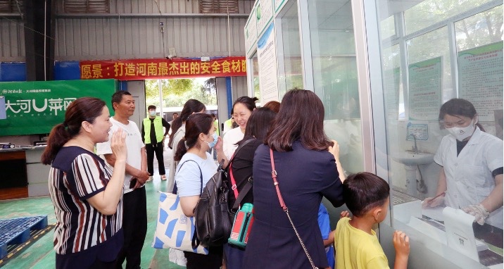 郑州市二七区幸福树幼儿园家长代表参观大河U菜网