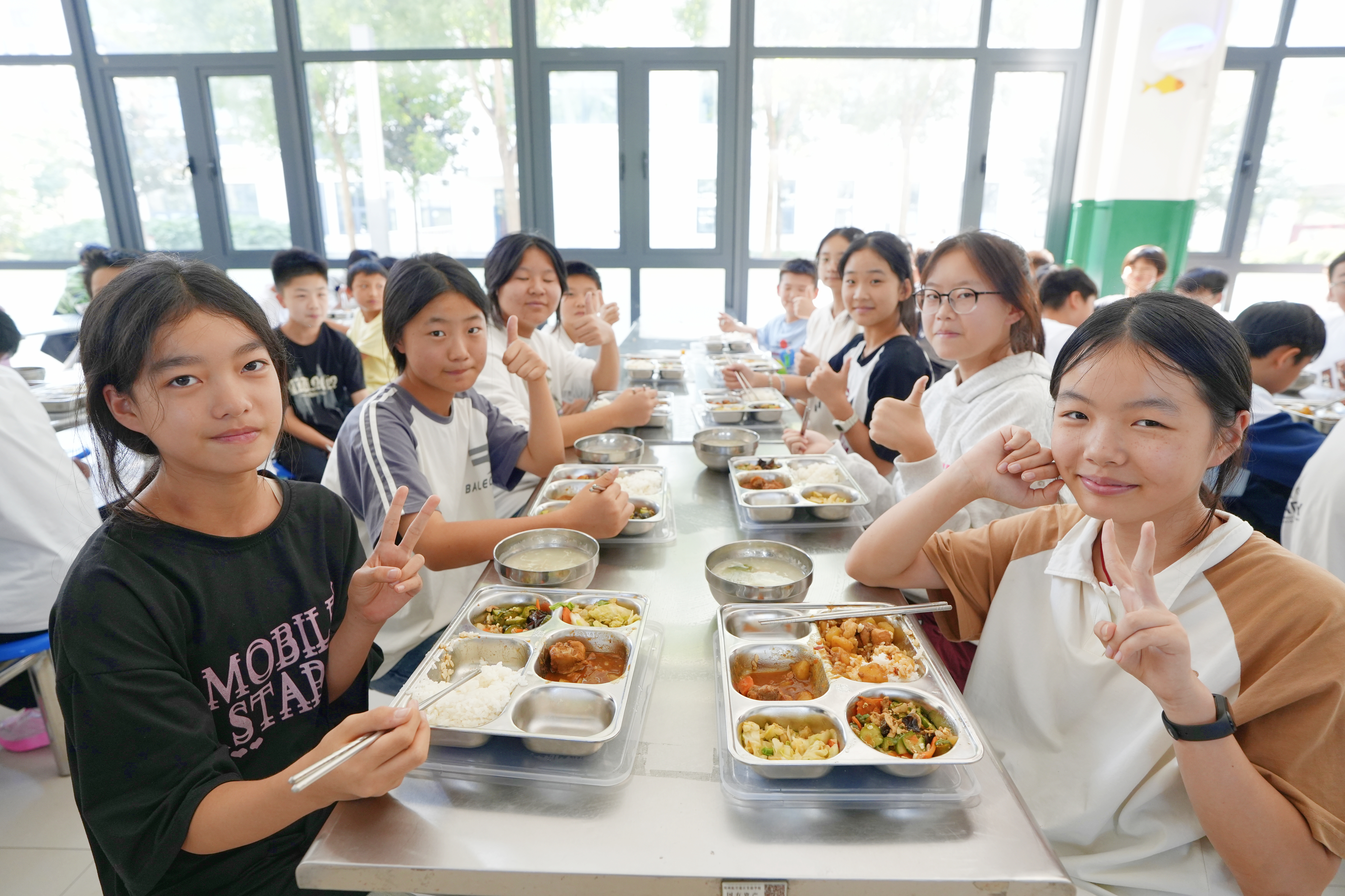 校长做起“饭搭子”“我的饭菜我做主”！郑州航空港区中小学“膳食安全岛”如何打造？